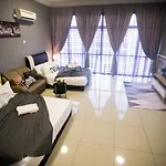Palazio Apartment Mount Austin By The One